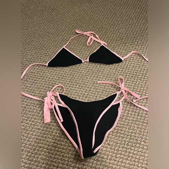 Hunza G OS Neon Pink/Black Bikini - Picture 3 of 6